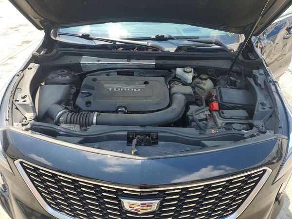 2019 CADILLAC XT4 Premium Luxury