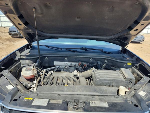 2018 VOLKSWAGEN ATLAS Launch Model — Engine bay