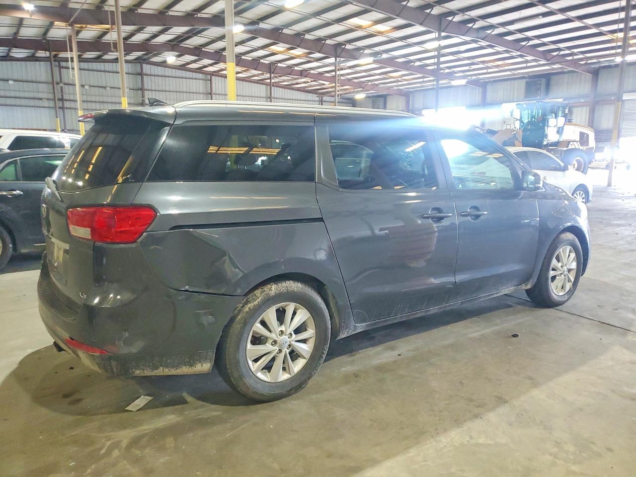 2017 KIA SEDONA LX