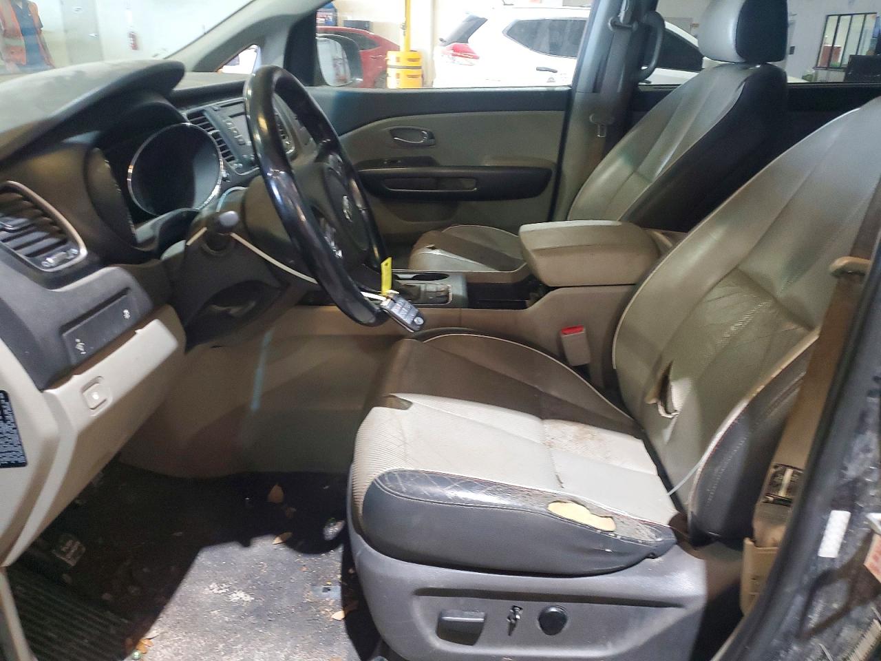 2017 KIA SEDONA LX