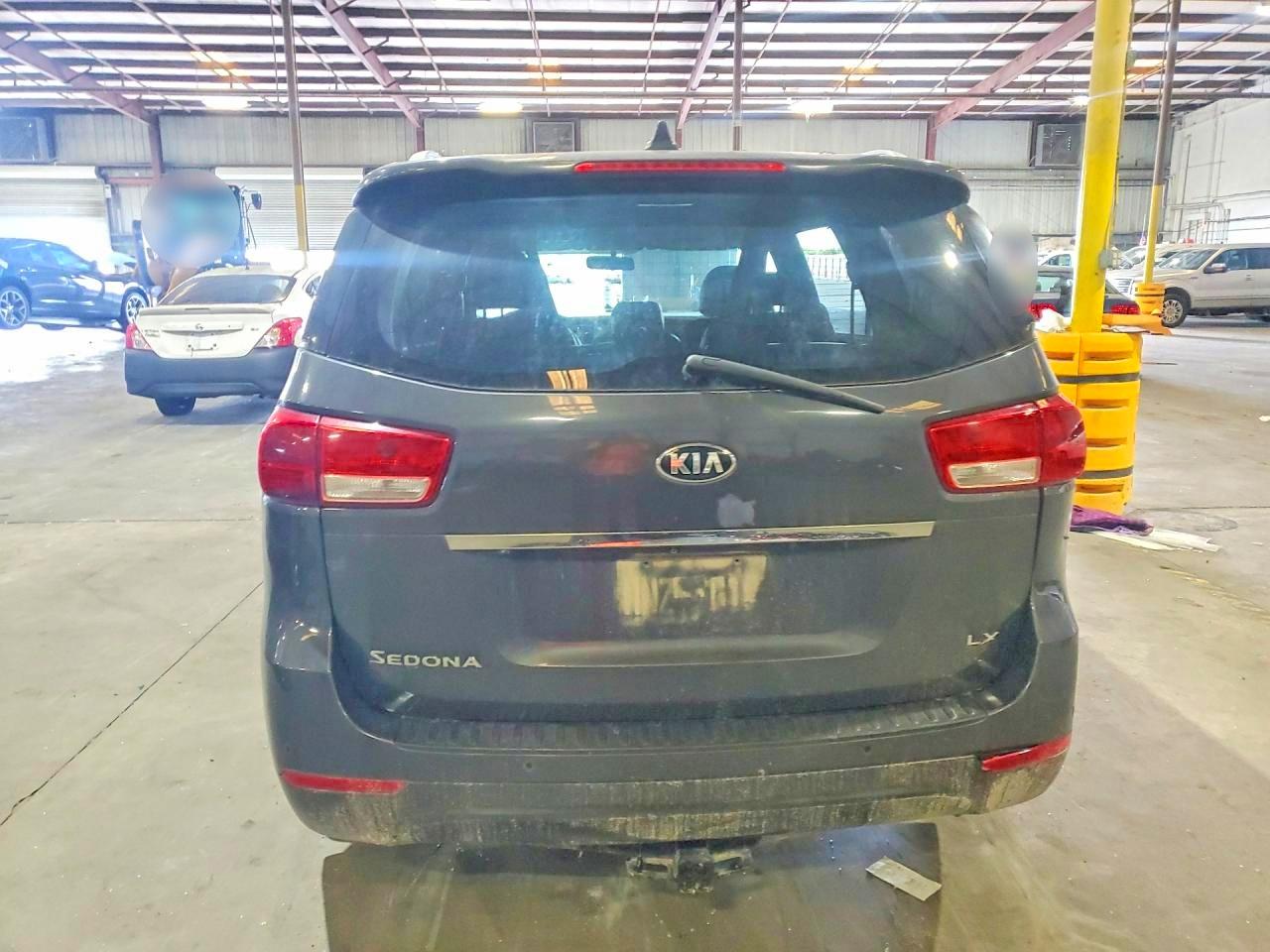 2017 KIA SEDONA LX