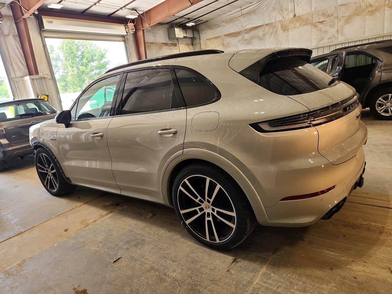 2024 PORSCHE CAYENNE Turbo E-Hybrid