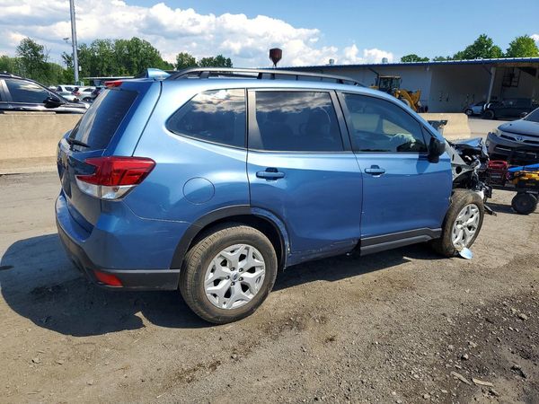 2022 SUBARU FORESTER Base Plus