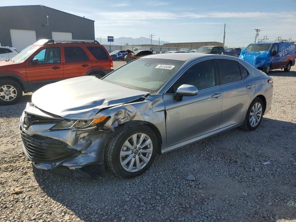 2020 TOYOTA CAMRY LE — Front 3/4