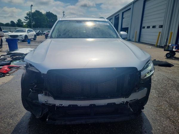 2022 VOLVO XC90