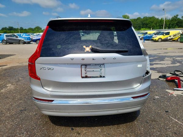2022 VOLVO XC90