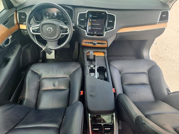 2022 VOLVO XC90