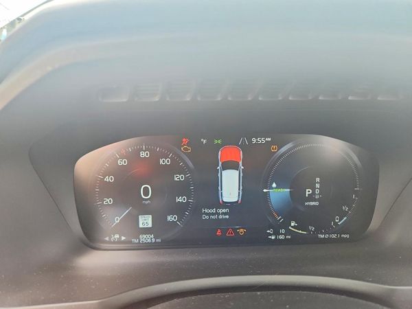 2022 VOLVO XC90
