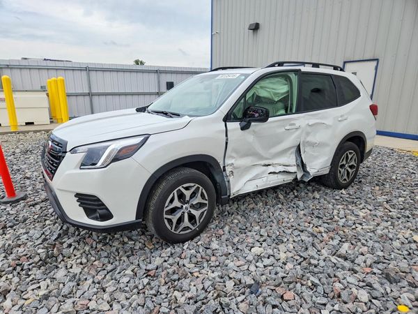 2022 SUBARU FORESTER