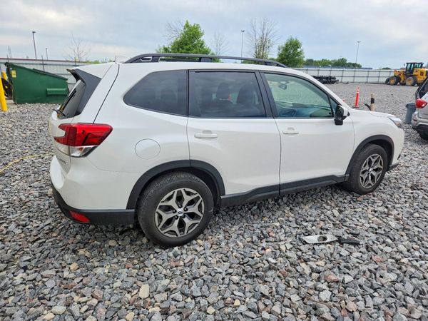 2022 SUBARU FORESTER