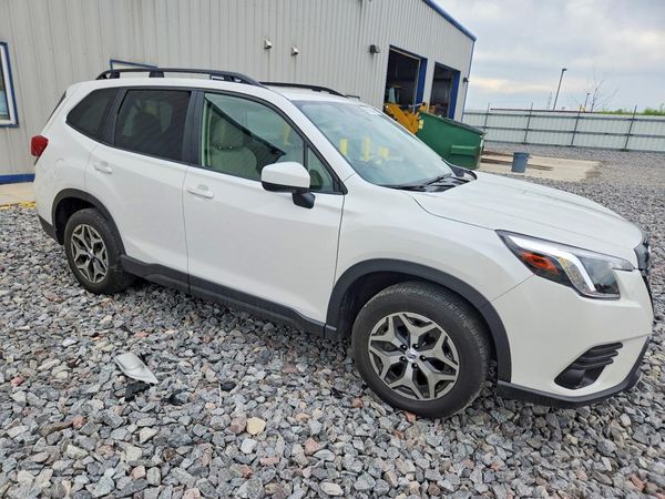 2022 SUBARU FORESTER