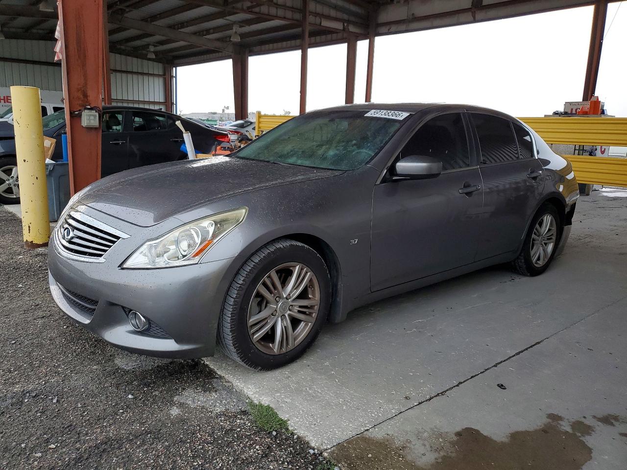 2015 INFINITI Q40