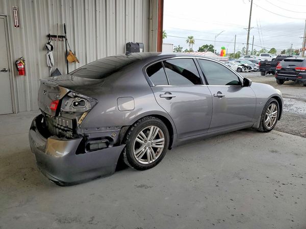 2015 INFINITI Q40