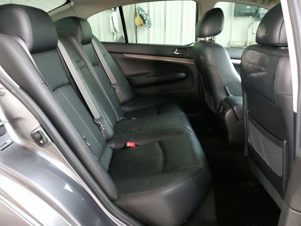 2015 INFINITI Q40