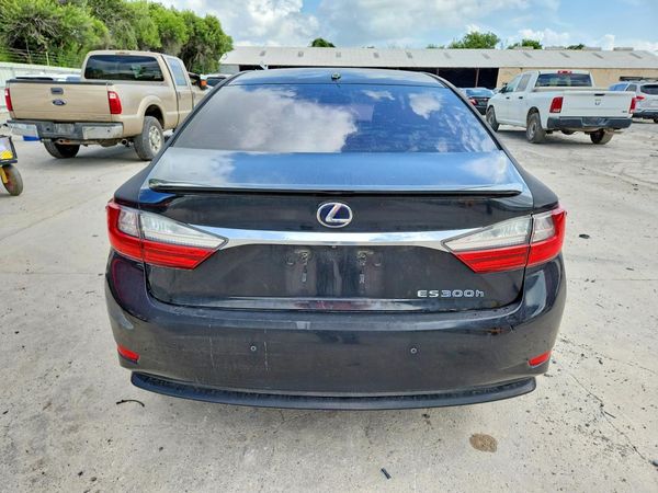 2018 LEXUS ES 300h