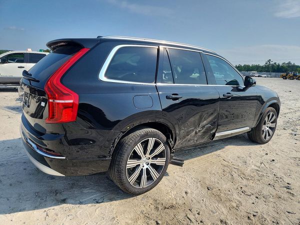 2022 VOLVO XC90