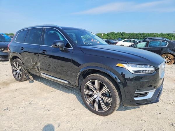 2022 VOLVO XC90