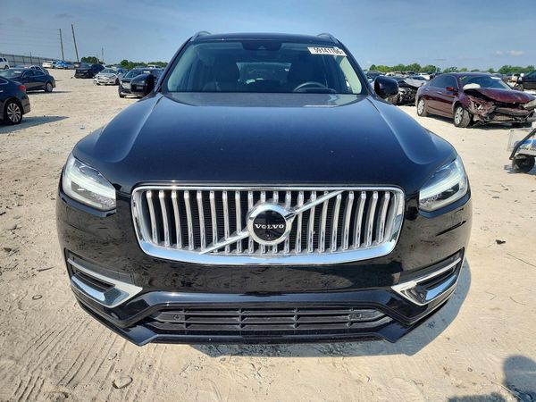 2022 VOLVO XC90