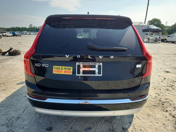 2022 VOLVO XC90