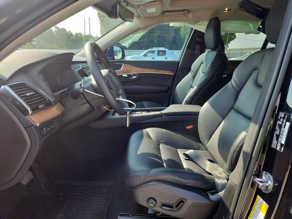2022 VOLVO XC90