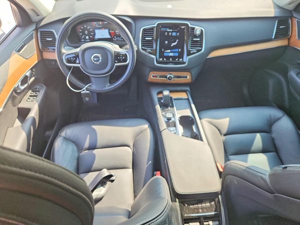 2022 VOLVO XC90