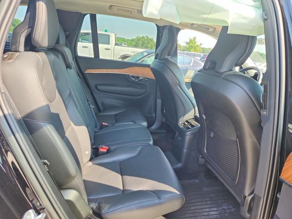 2022 VOLVO XC90