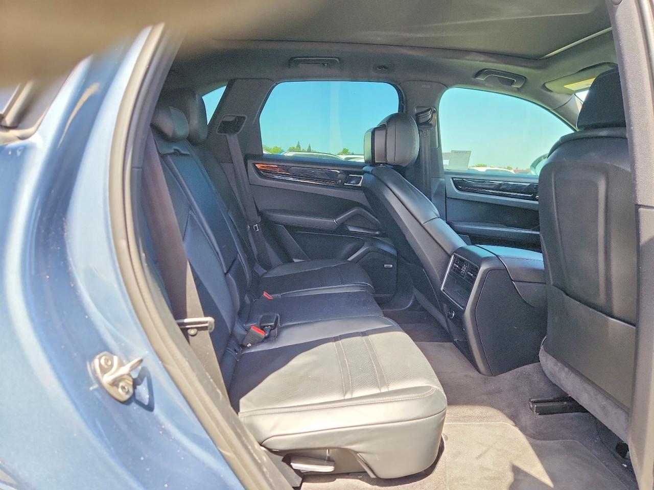2019 PORSCHE CAYENNE