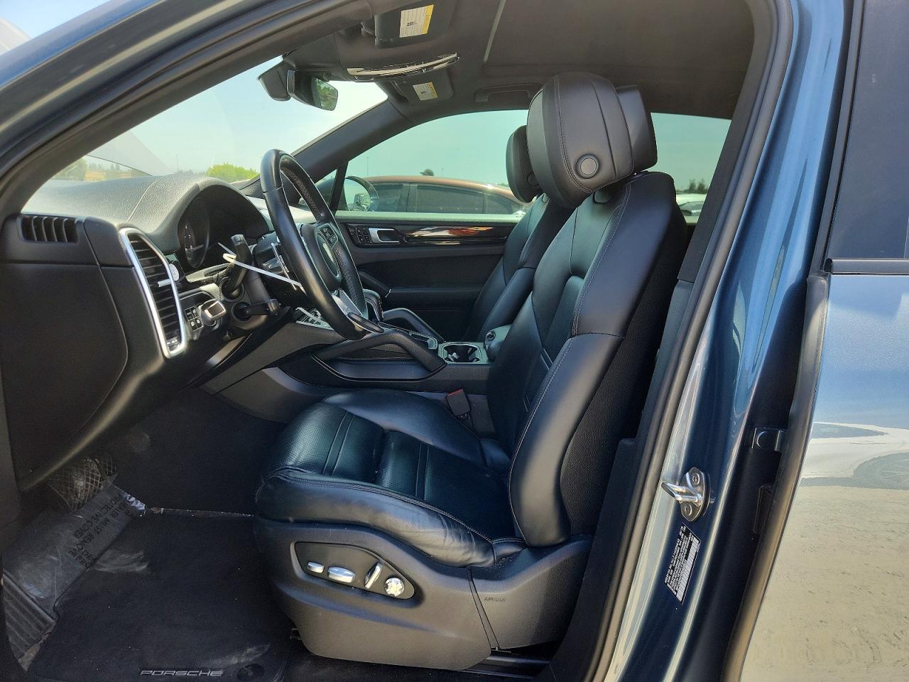 2019 PORSCHE CAYENNE