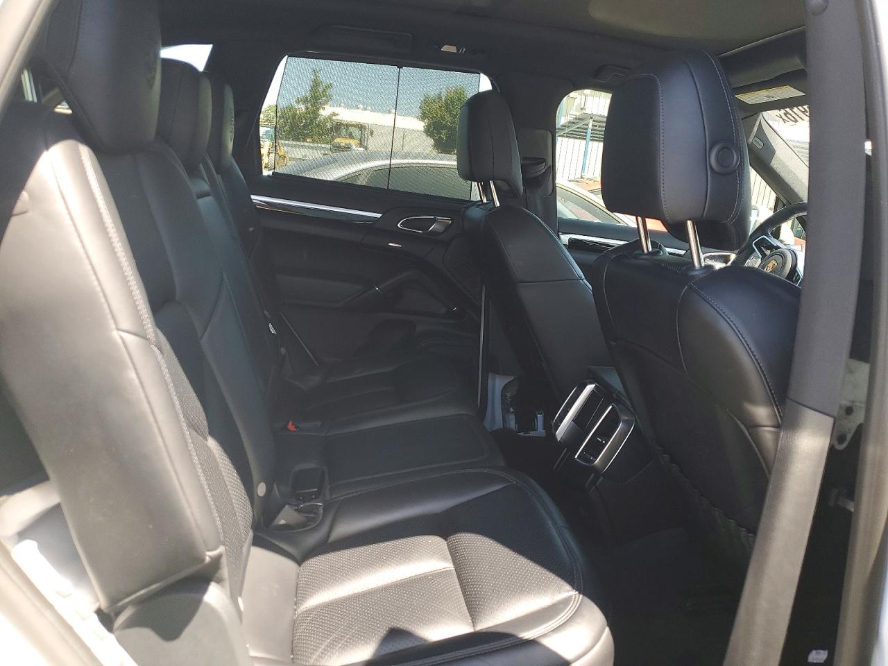 2018 PORSCHE CAYENNE Base / Platinum Edition