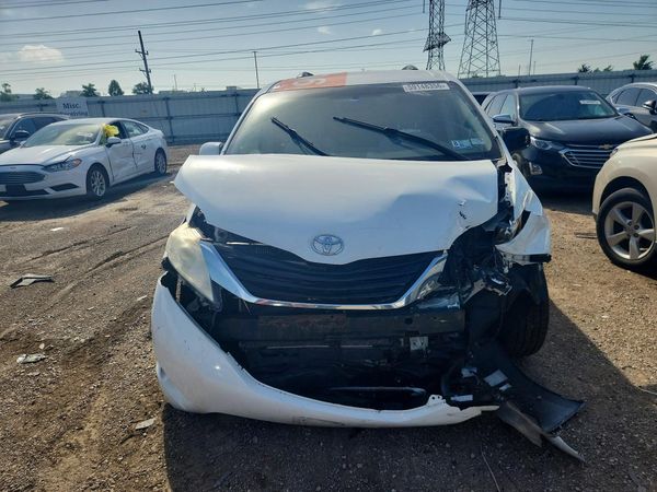 2014 TOYOTA SIENNA