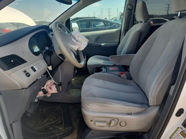 2014 TOYOTA SIENNA