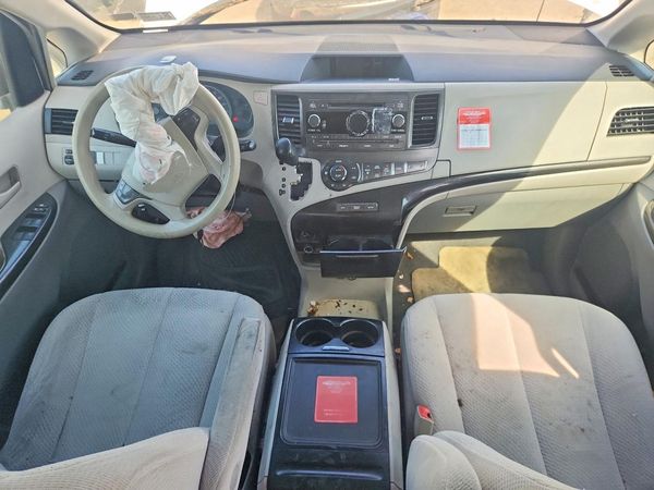 2014 TOYOTA SIENNA