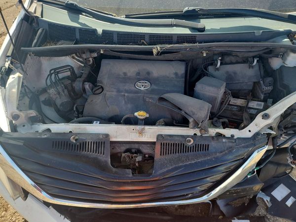 2014 TOYOTA SIENNA