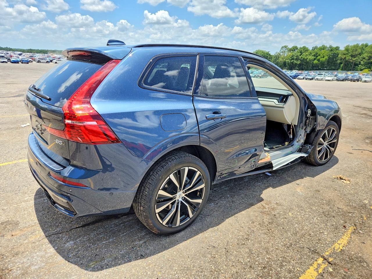 2025 VOLVO XC60 Plus Dark