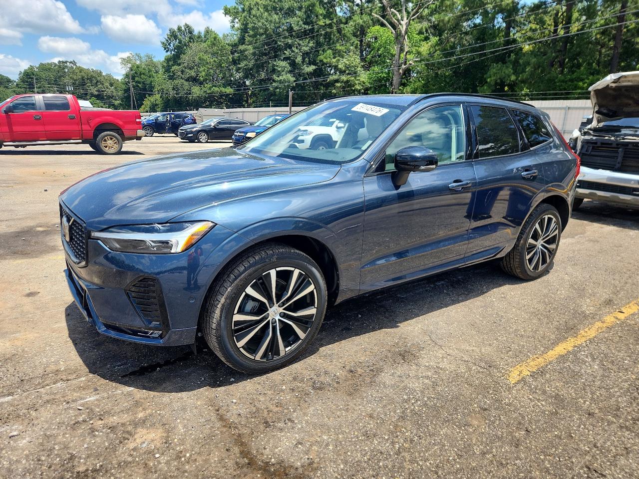 2025 VOLVO XC60 Plus Dark