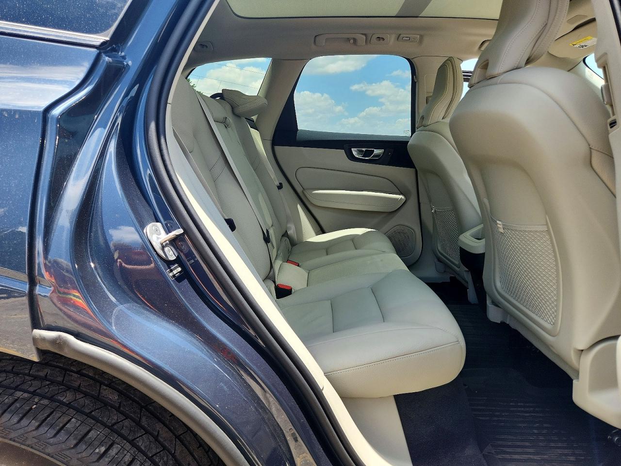 2025 VOLVO XC60 Plus Dark
