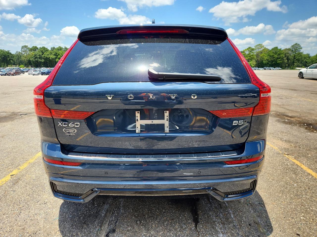 2025 VOLVO XC60 Plus Dark