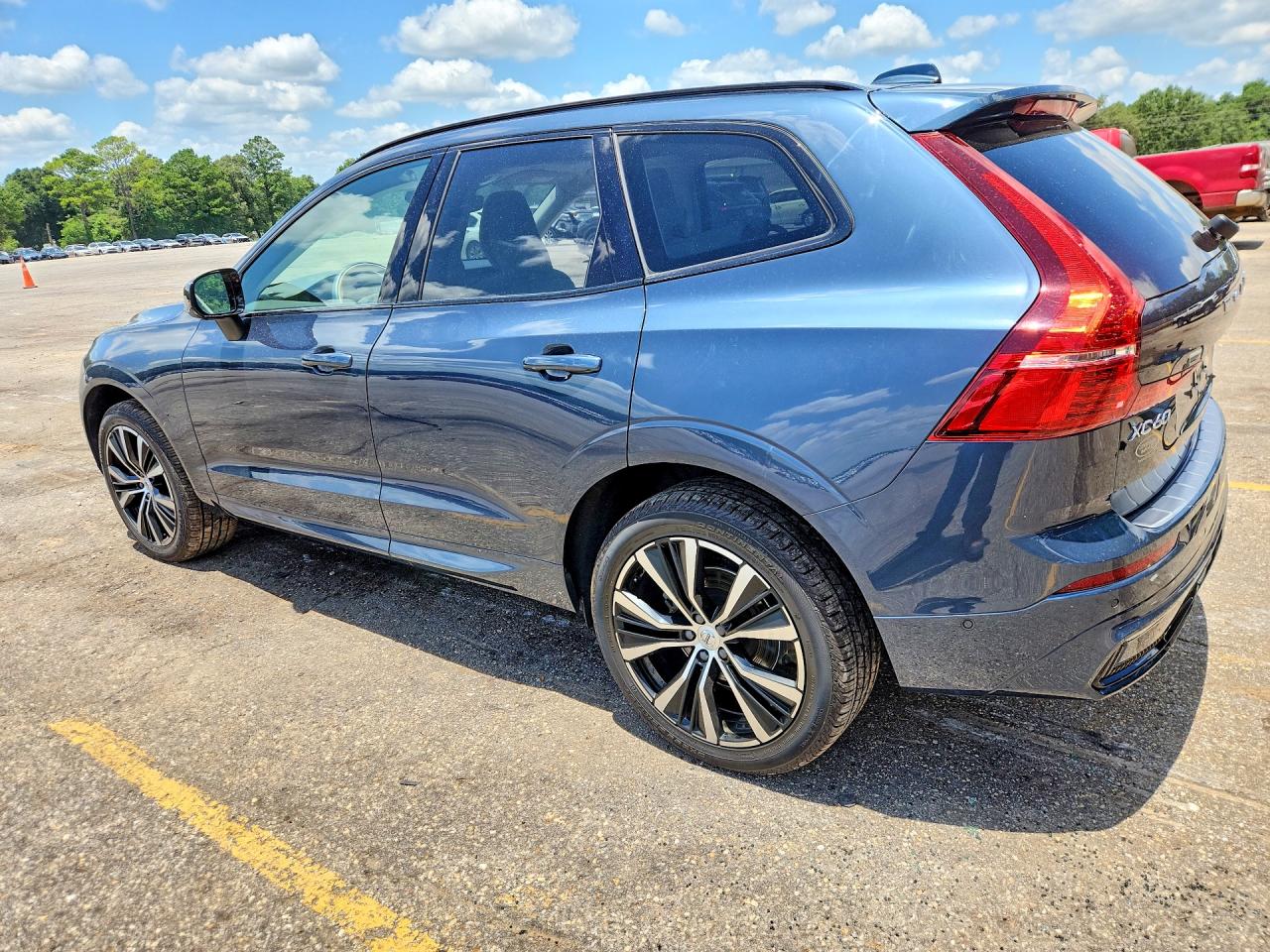 2025 VOLVO XC60 Plus Dark