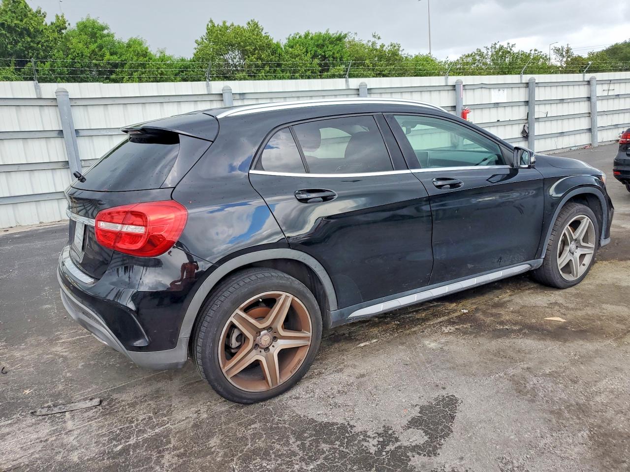 2015 MERCEDES-BENZ GLA GLA250