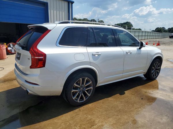 2019 VOLVO XC90 Momentum