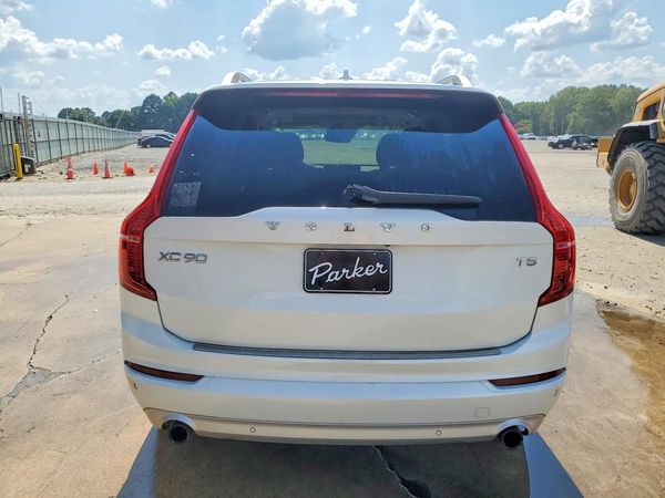2019 VOLVO XC90 Momentum