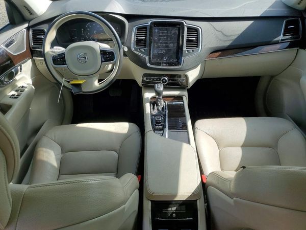 2019 VOLVO XC90 Momentum