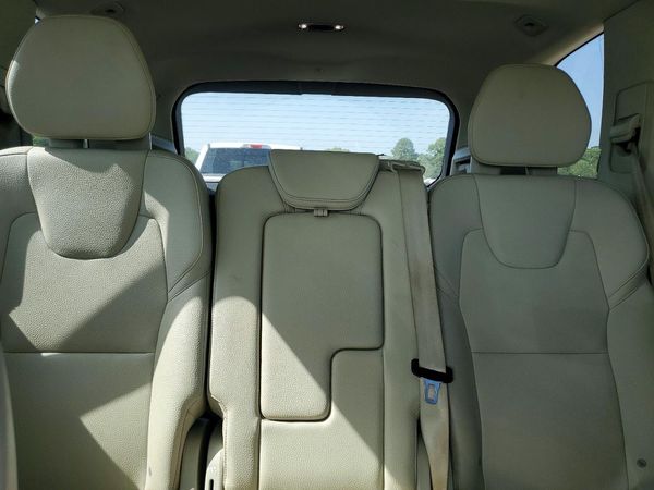 2019 VOLVO XC90 Momentum