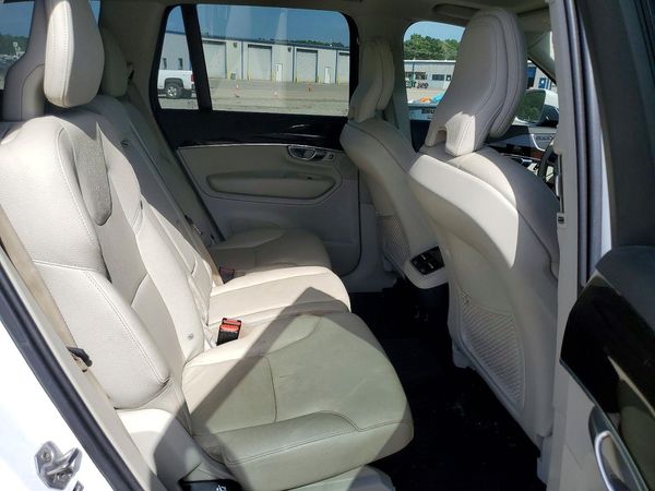 2019 VOLVO XC90 Momentum