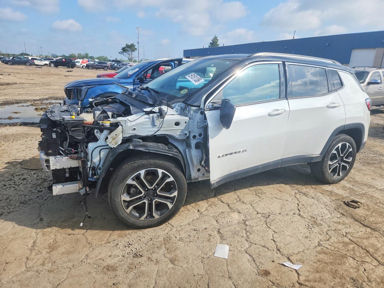 2022 JEEP COMPASS Limited — Front 3/4