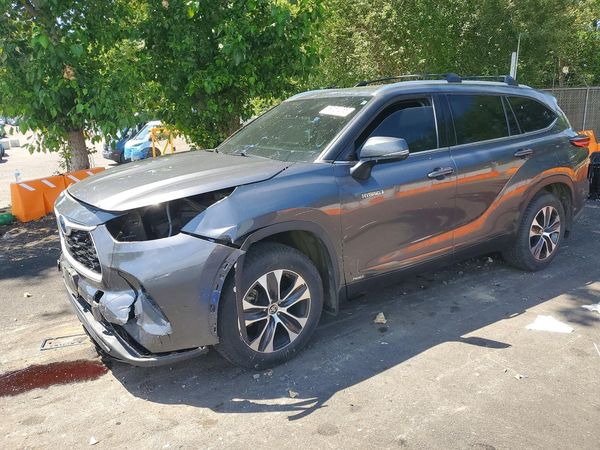 2020 TOYOTA HIGHLANDER XLE Nav