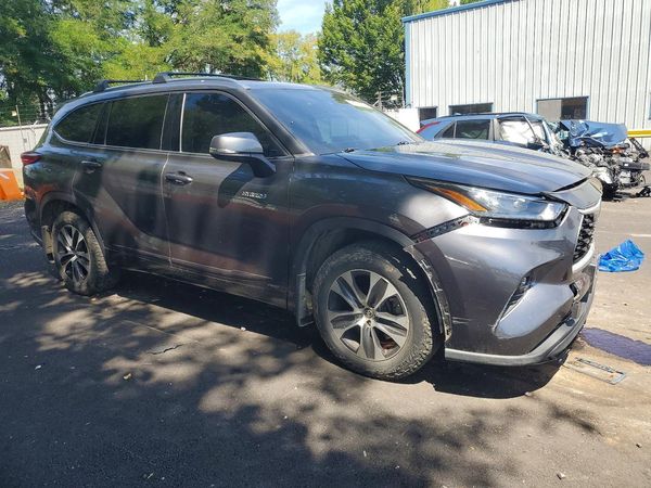 2020 TOYOTA HIGHLANDER XLE Nav