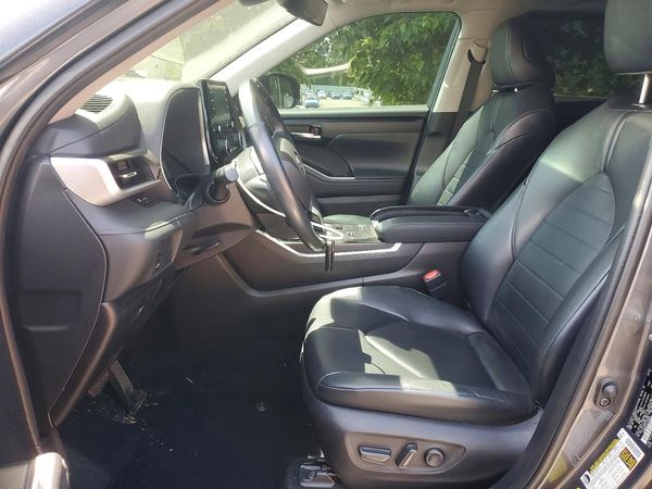 2020 TOYOTA HIGHLANDER XLE Nav