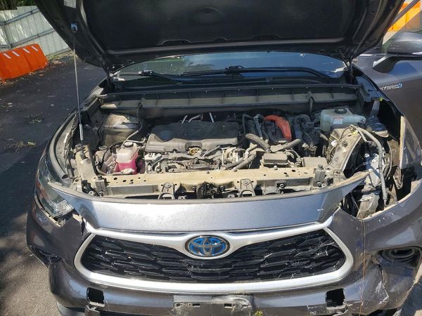 2020 TOYOTA HIGHLANDER XLE Nav