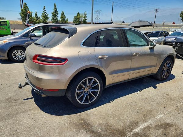 2017 PORSCHE MACAN